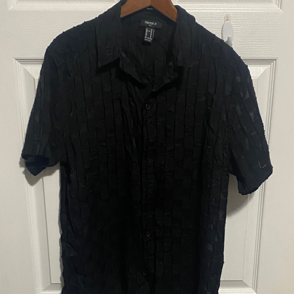 Forever 21 Men's Black Textured Button Down Shirt
